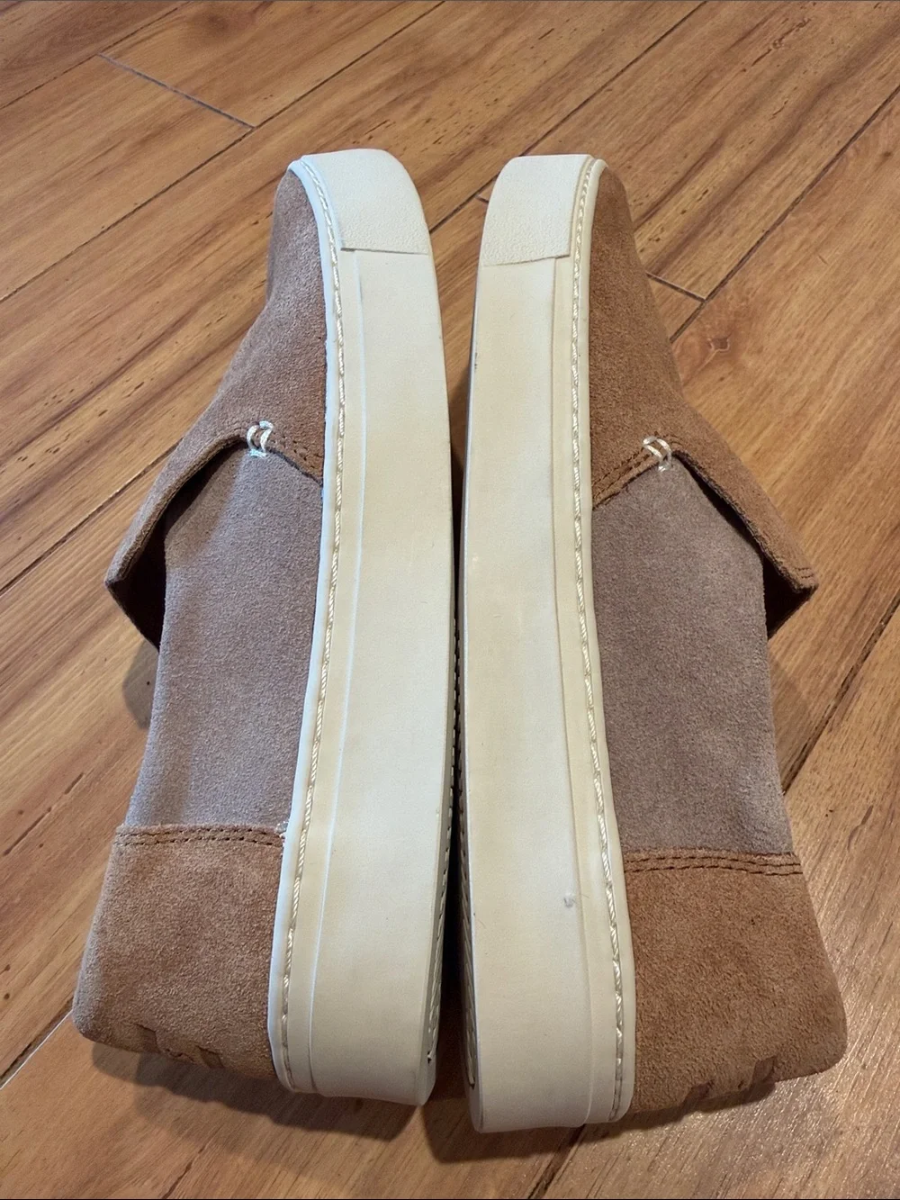 TOMS Men’s 9 Tan Camel Suede Slip-On Sneakers Casual Shoes NWOT